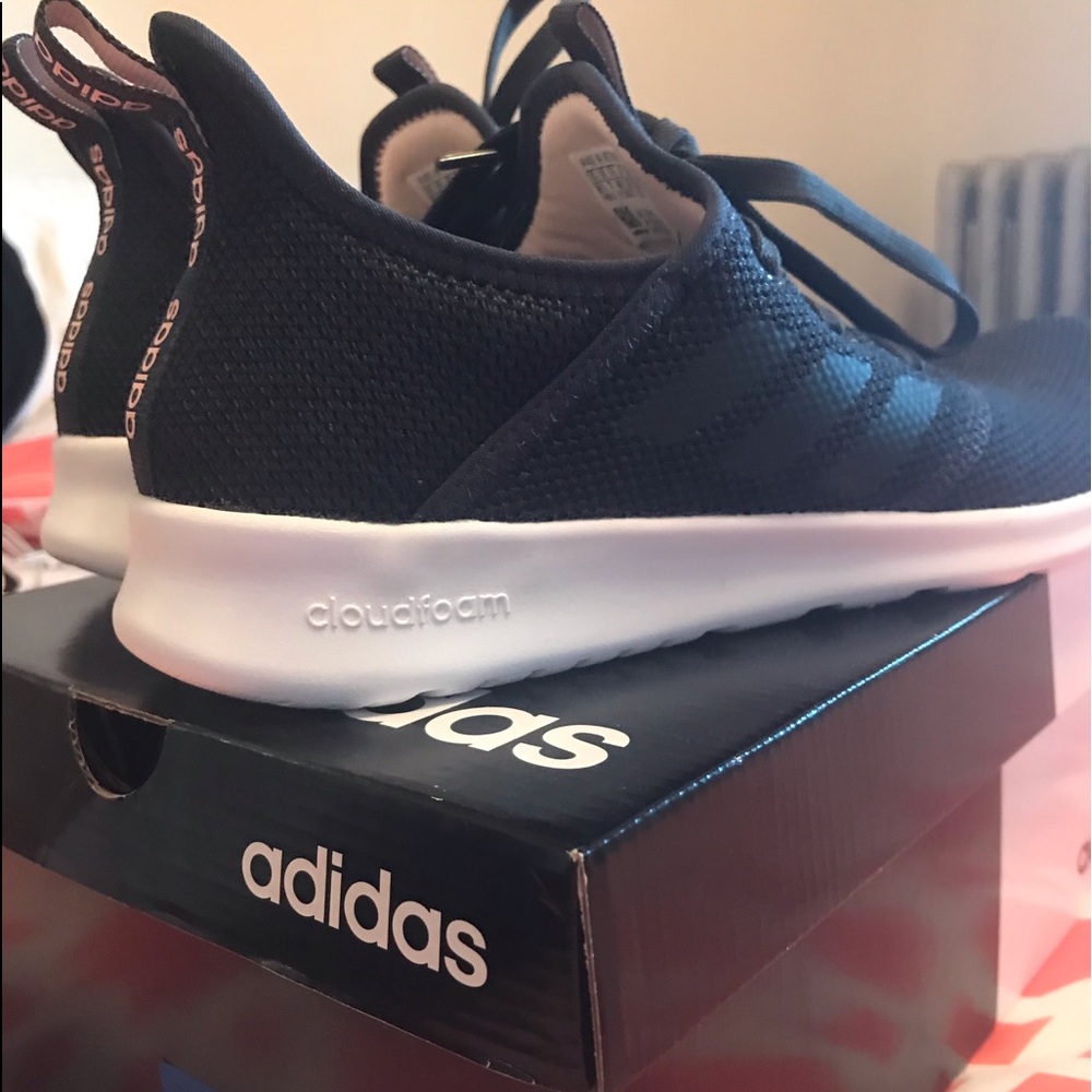 Adidas women’s sz 8.5